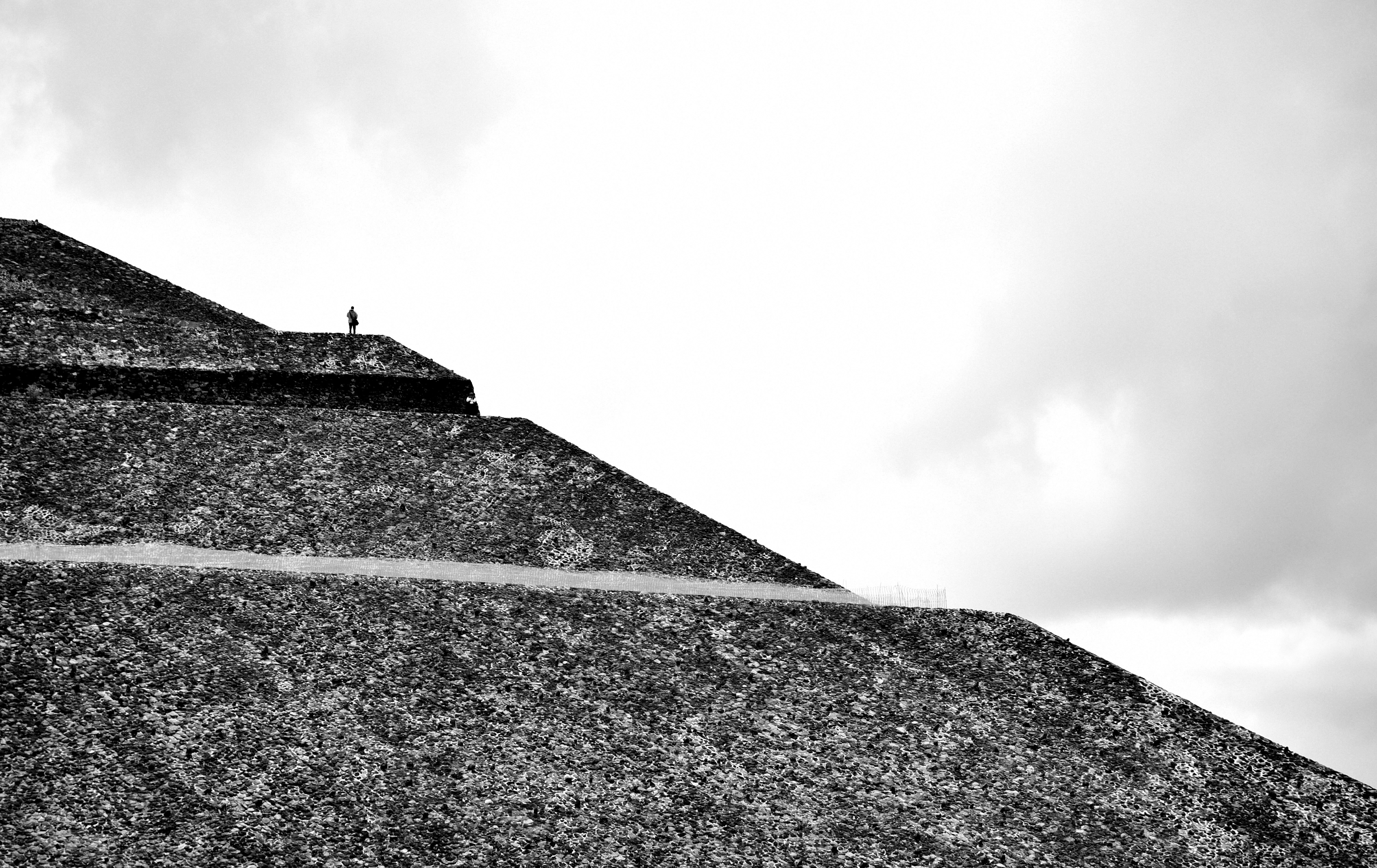 Georgi_Kozhuharov_the_size_of_Pyramids_in_Theotuacan